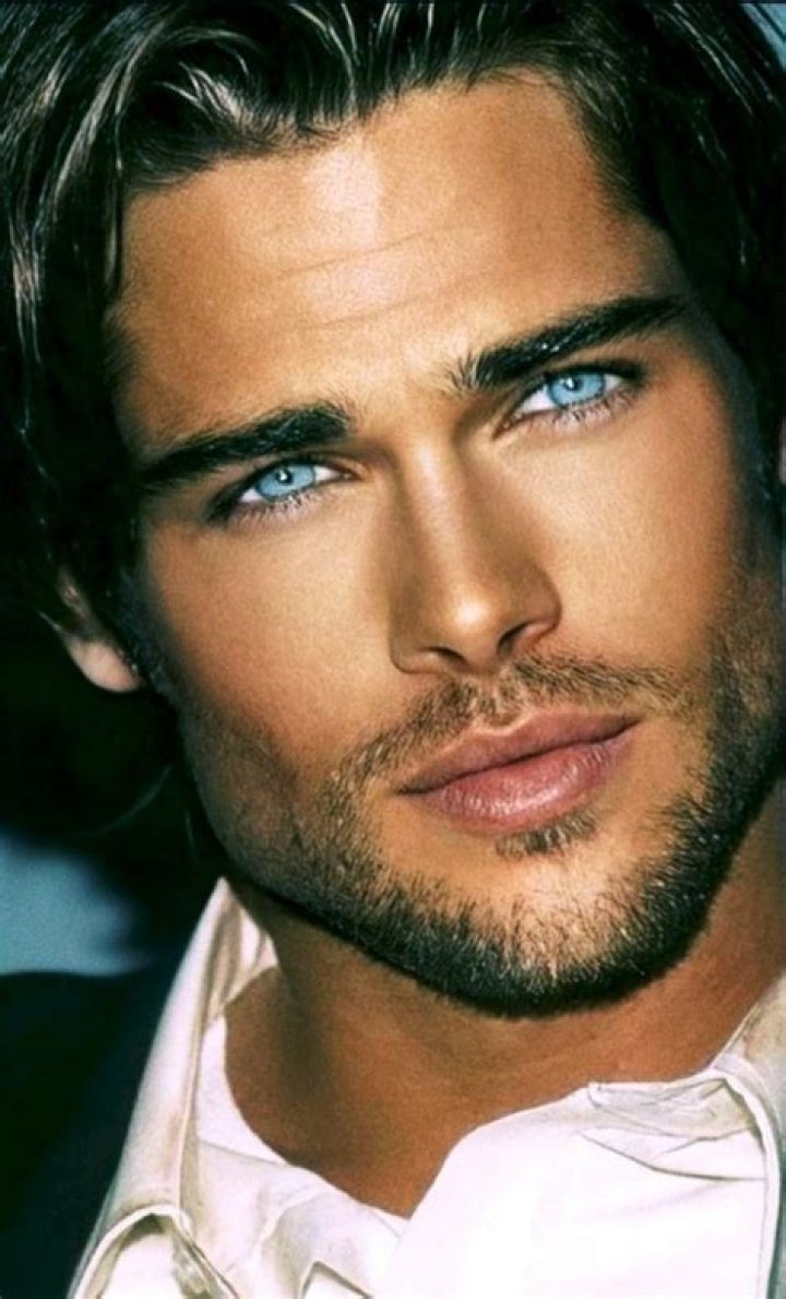 10 Guys With Blue Eyes From TV and Movies!