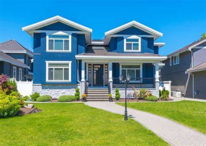 31 Houses with a Blue Exterior (Photos All Types of Blue) House