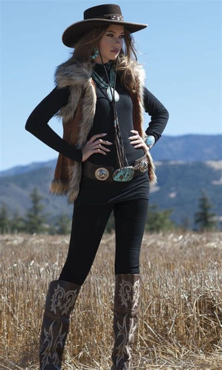 32 Look Good Women Cowboy Outfits Style on Stylevore