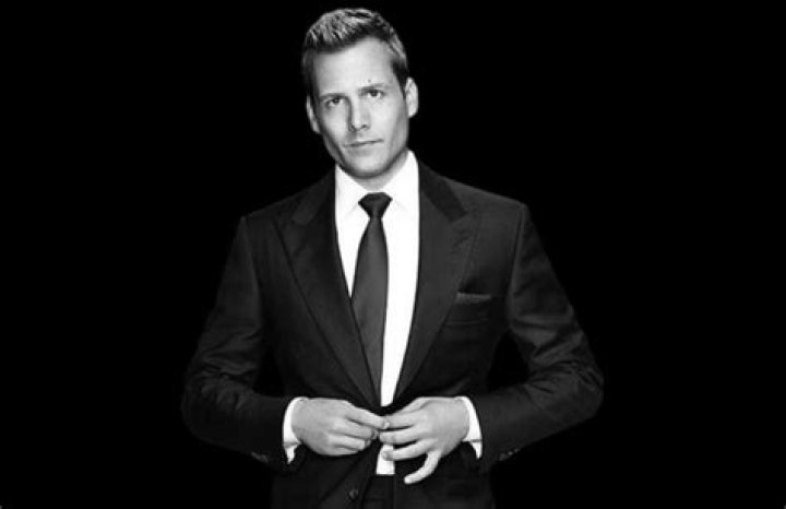 9 Ways To Be Unapologetically Charismatic Like Harvey Specter