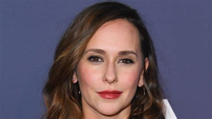 911 star Jennifer Love Hewitt shares honest pregnancy update with