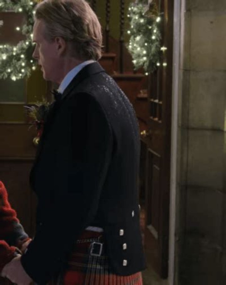 A Castle For Christmas Cary Elwes Does A Scottish Accent In Netflix's