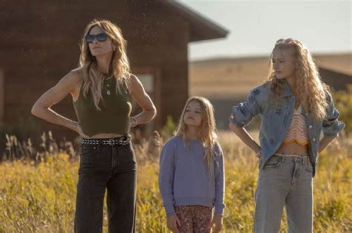 Agedefying Michelle Pfeiffer lets natural beauty shine in stunning