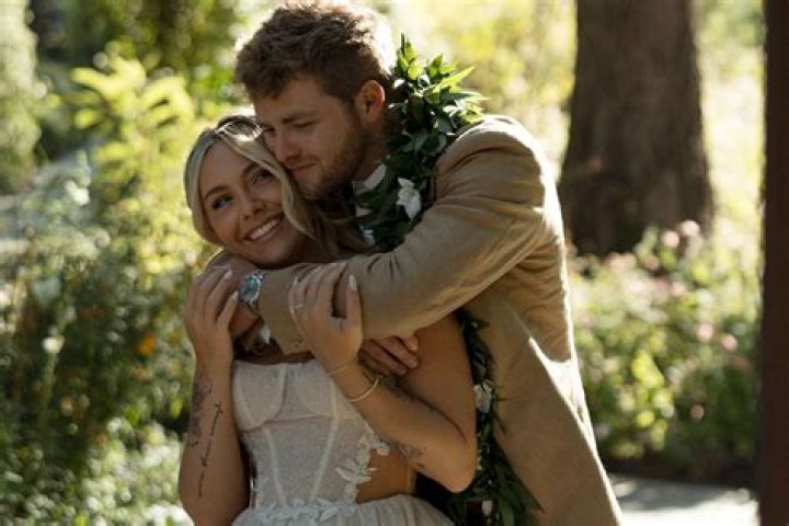 Alex Roe is not Married to Wife. Dating Girlfriend Monica Noonan
