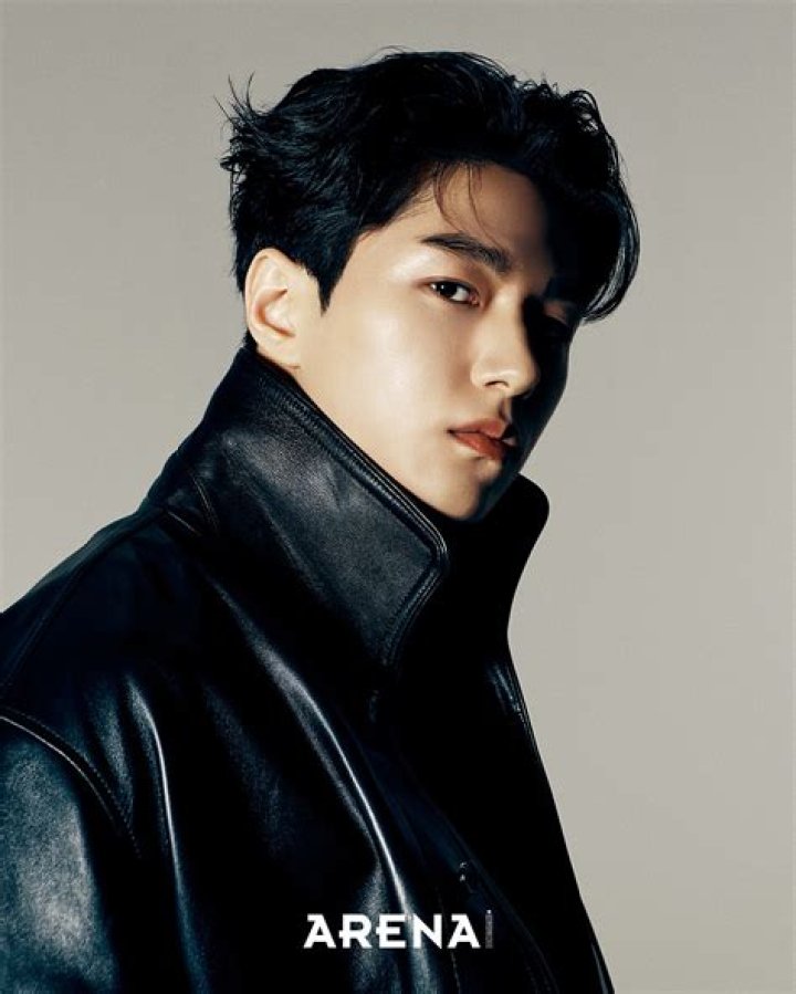 All Those Admirable Moments Of Kim Myung Soo Embracing His Idol Roots