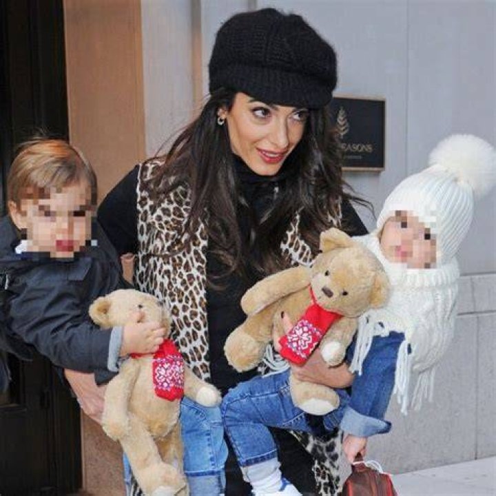Amal Clooney est de sortie avec ses deux enfants Ella et Alexander &agrave;