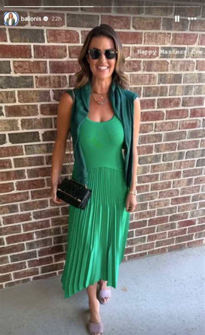 Amanda Balionis's Feet