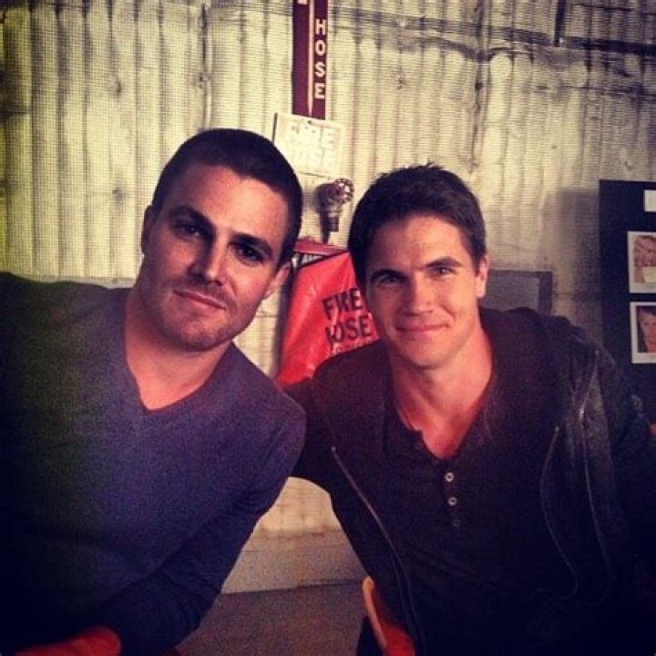 Amell brothers Stephen and Robbie Amell Photo (30629218) Fanpop