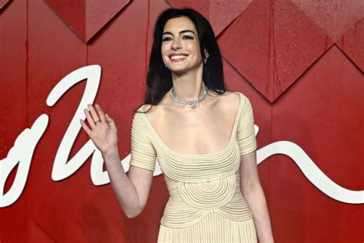 Anne Hathaway &lsquo;devastated&rsquo; after wardrobe malfunction at Les Miserables