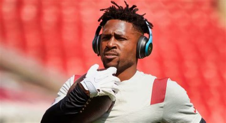 Antonio Brown announces he's ready to make an NFL return next season