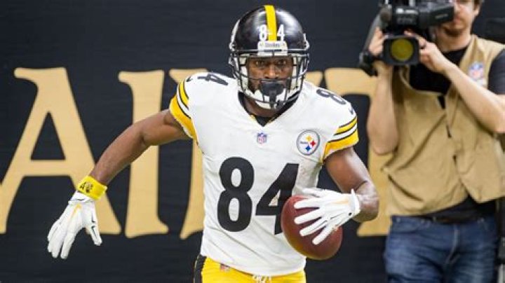 Antonio Brown finally explains viral Central Michigan picture “He p