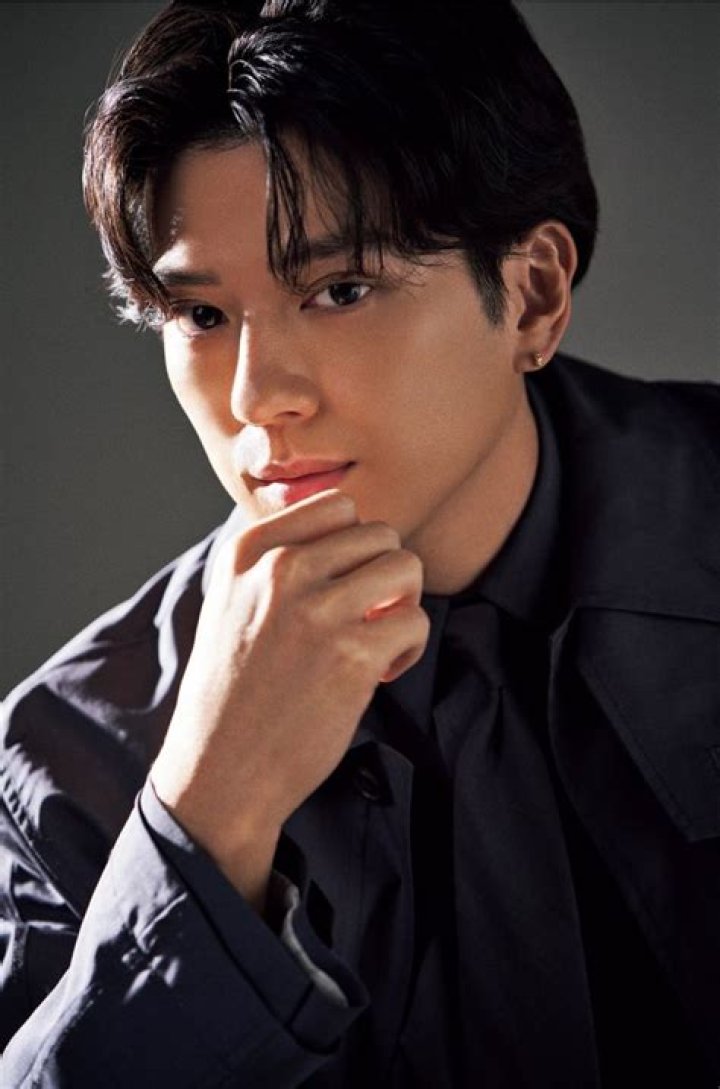 Arata Mackenyu g&acirc;y sốt khi đ&oacute;ng phim One Piece 2sao