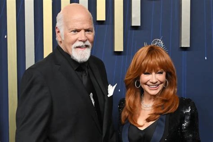 Are Kelly and Reba still friends? Celebrity.fm 1 Official Stars