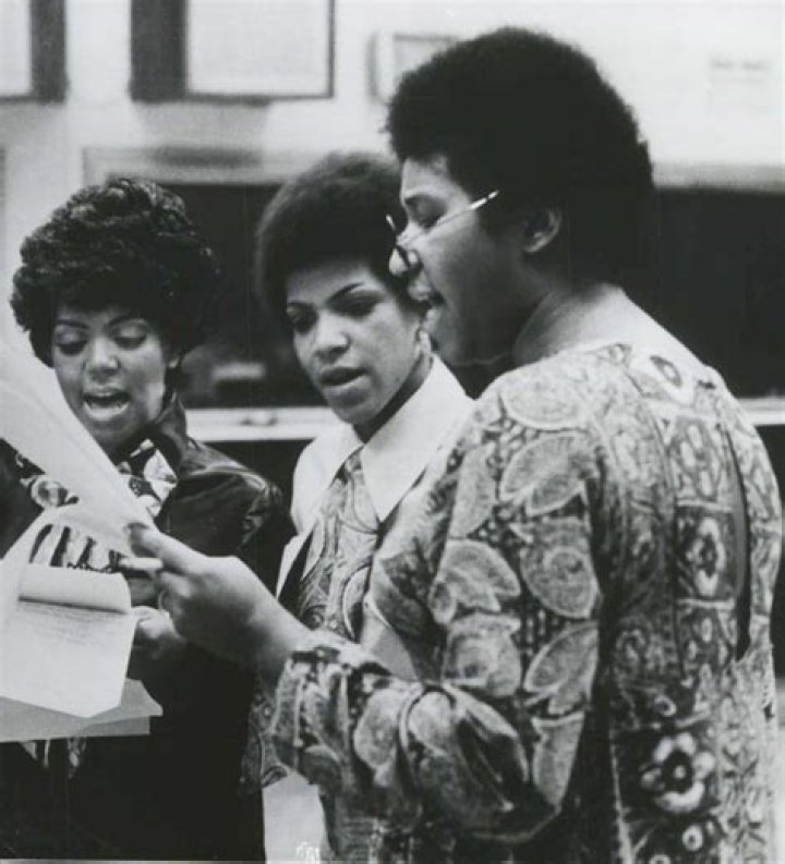 Aretha Franklin, with sisters Erma & Carolyn, in the studio, 1971