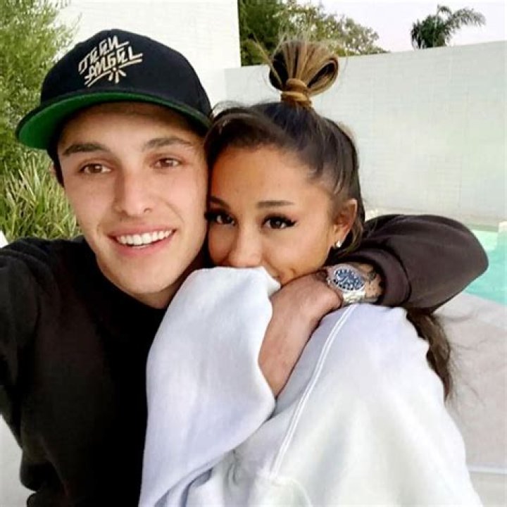 Ariana Grande, estranged husband Dalton Gomez went on ‘several’ double