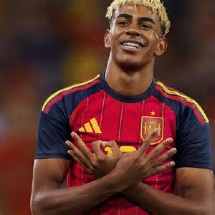 Así es Lamine Yamal, el canterano del Barça de 15 años convocado por Xavi
