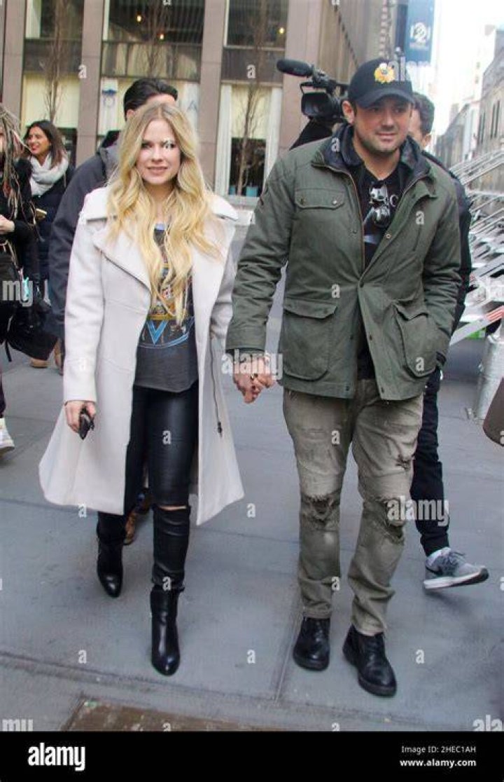 avril lavigne and phillip sarofim go shopping at couture kids in west