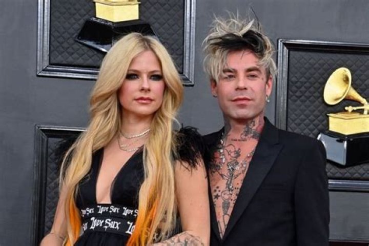 Avril Lavigne, Mod Sun Split, cancelar el compromiso después de 2 años