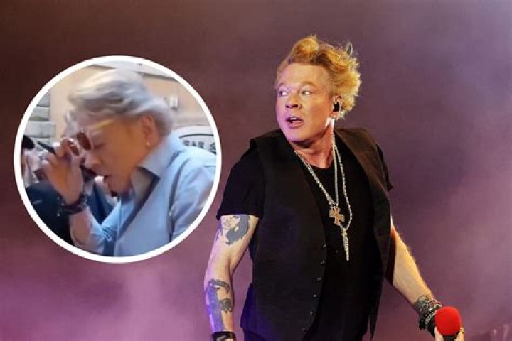 Axl Rose Was &lsquo;Throwing Up&rsquo; During Guns N&rsquo; Roses&rsquo; Chicago Concert