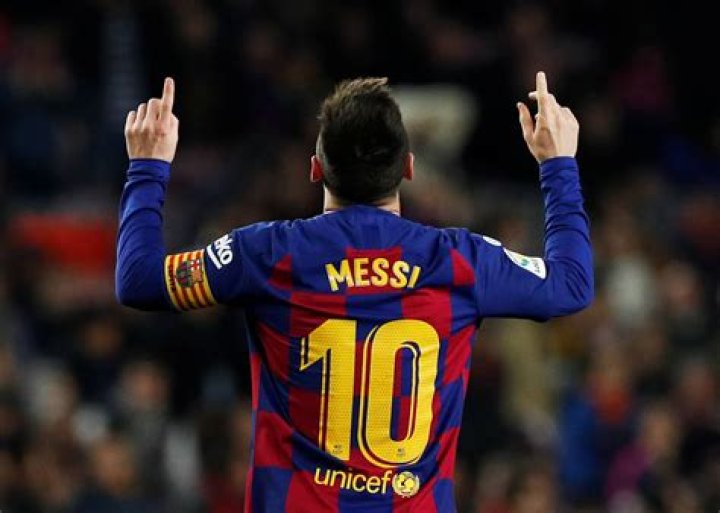 Barcelona Messi's Italian muscle doctor has him ready for Champions