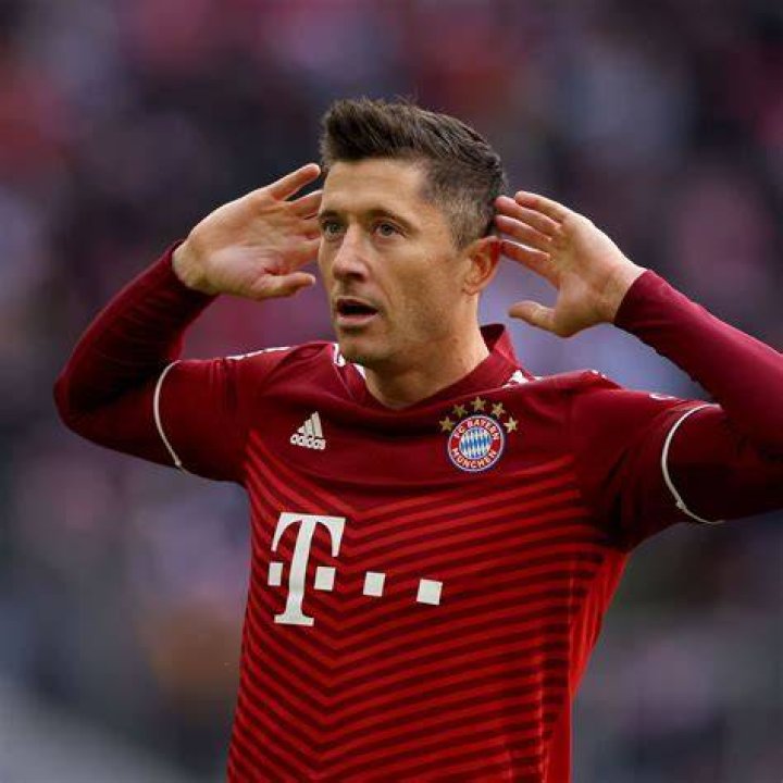 Bayern Munich star Robert Lewandowski went on cleaning spree, reveals