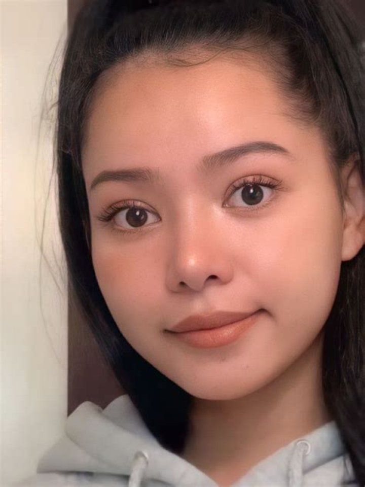 Bella Poarch biography, age, net worth, height, navy, as a kid