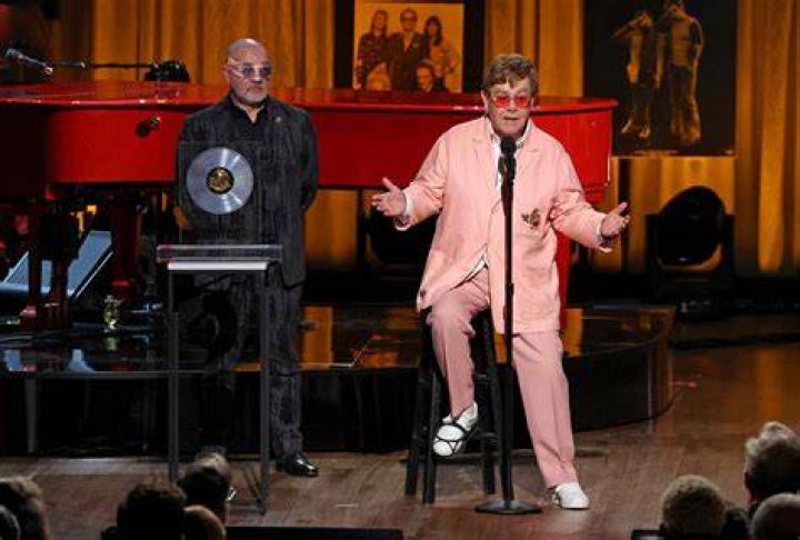 Bernie Taupin, parolier d’Elton John, fixe la date de sortie de ses
