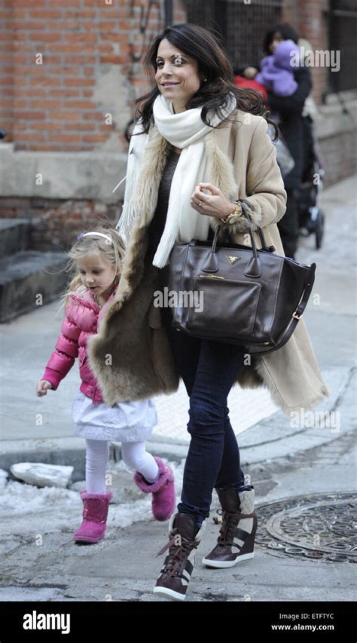 Bethenny Frankel picks up her daughter Bryn Hoppy from school Featuring