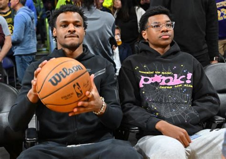 Bronny And Bryce James' 2023 Height How Tall Are LeBron James' Sons? atelieryuwa.ciao.jp