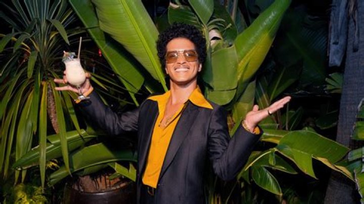 Bruno Mars gets your feet tapping, your heart pumping and your eyes