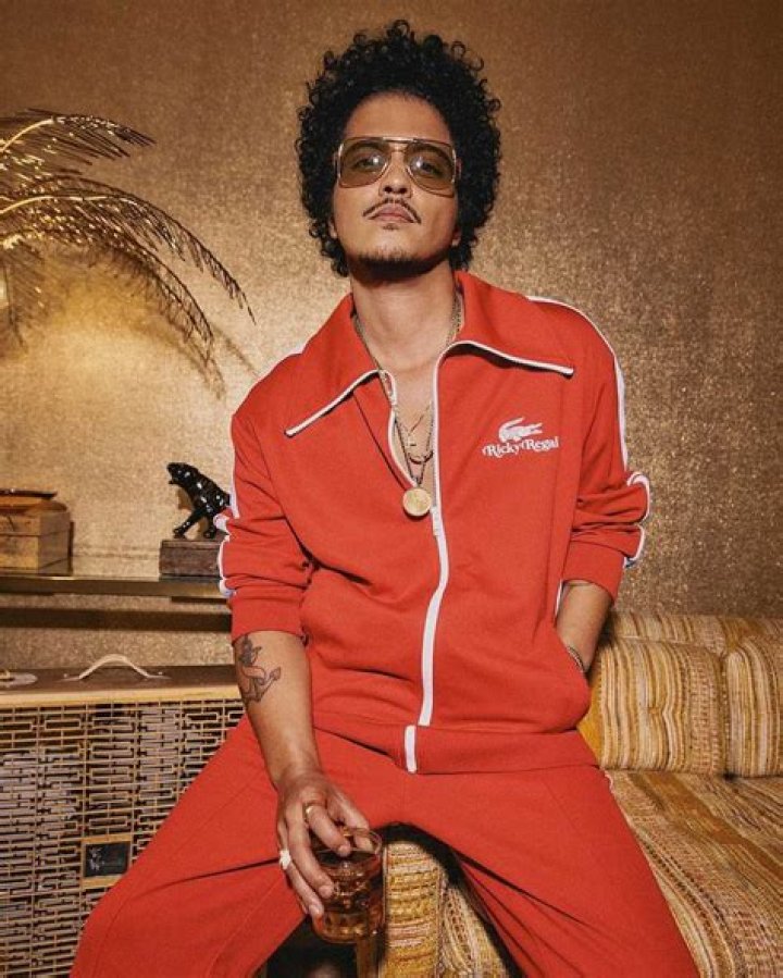Bruno Mars net worth age, wiki, family, biography and latest updates