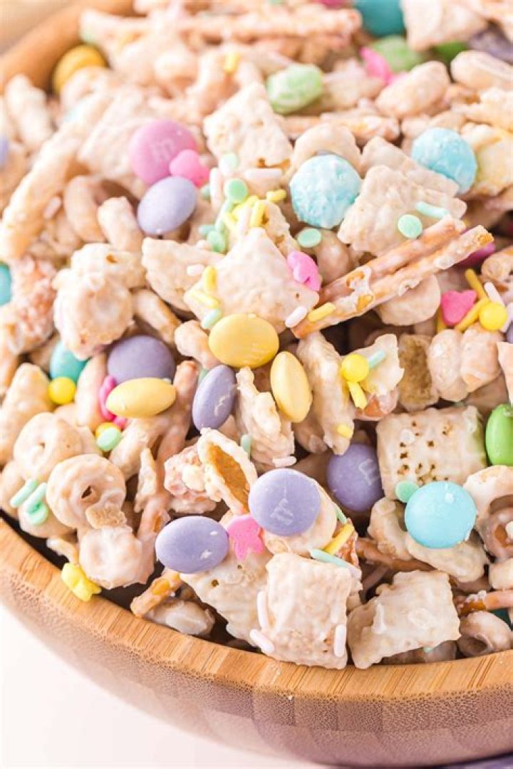 bunny bait in a bowl in 2023 Easter chex mix, Easter snack mix, Bunny bait recipe