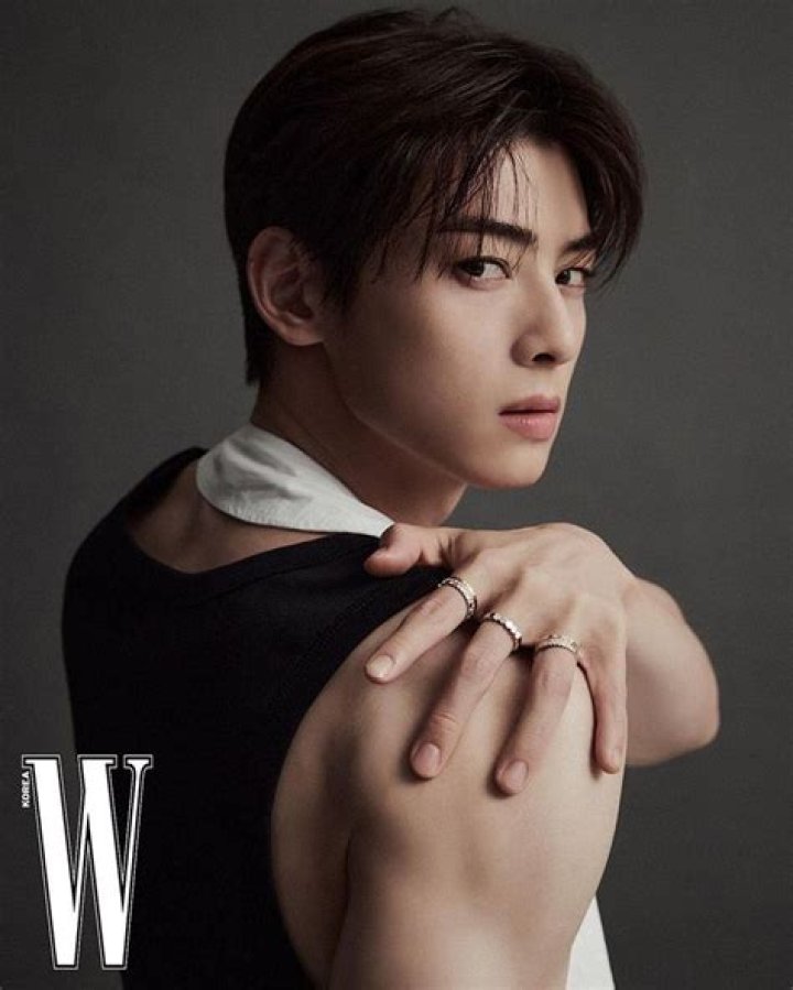 Cha Eun Woo is the Cover Boy of Esquire Korea May 2021 Issue in 2021