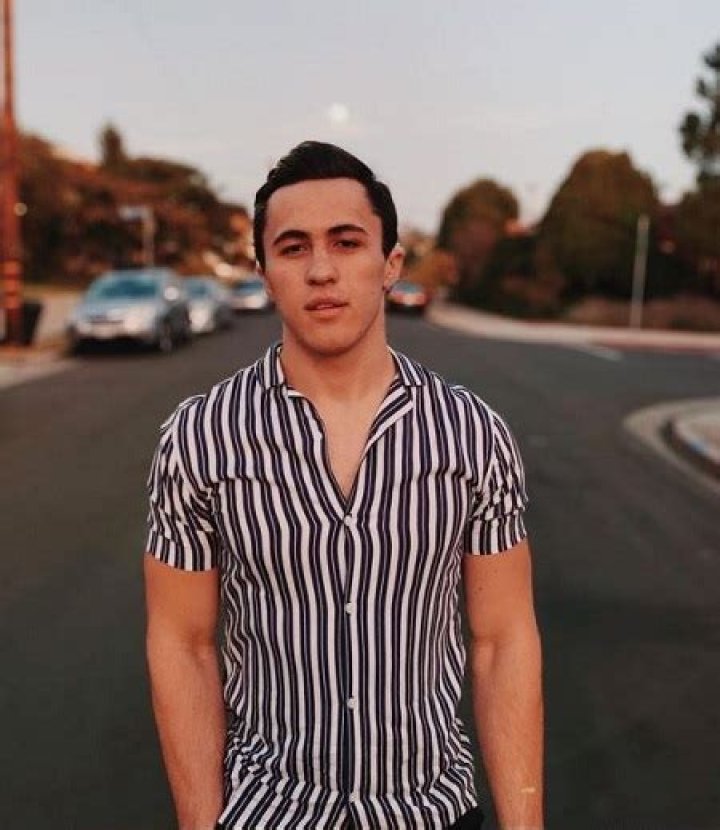 Chris Olsen (Tiktok Star) Wiki, Biography, Age, Girlfriends, Family, Facts and More