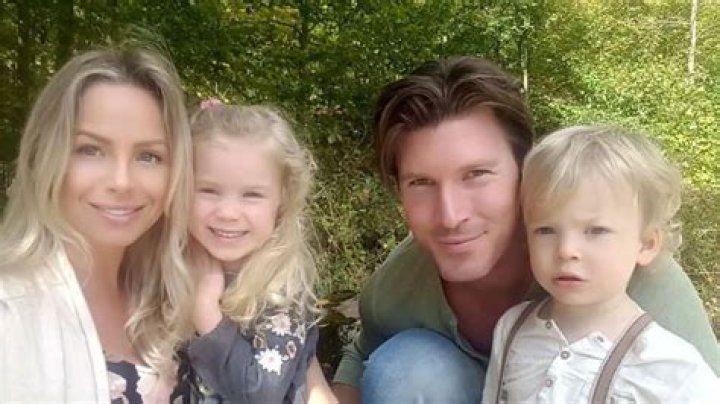 Christopher Russell is Married to Wife Tailor James. Kids.
