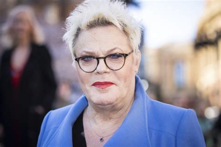 Comedian Suzy Eddie Izzard Teams Up With Edinburgh Gin