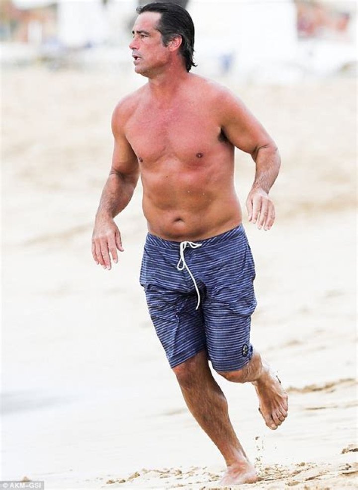 Comedy actor Peter Dante, 45, shows off his impressive physique as he