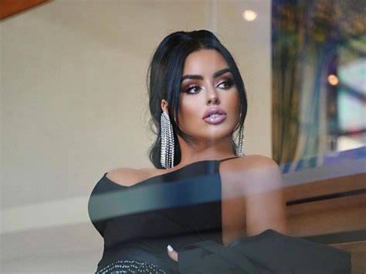 Con body de felina Abigail Ratchford revienta las redes