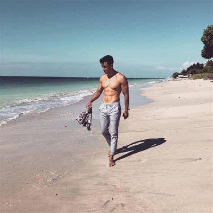 Contact Cedrik Lorenzen Creator and Influencer