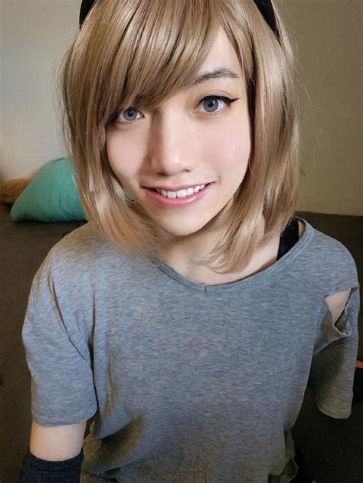 Cutest femboy in town? r/femboy