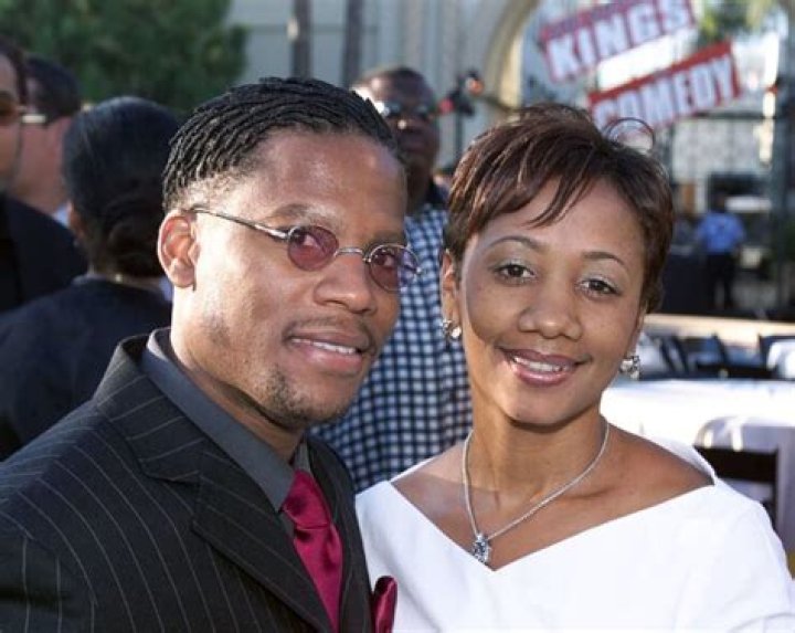 D. L. Hughley Bio, Net Worth, Wife, Parents, Show, Age, Facts, Wiki