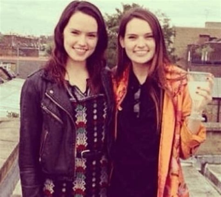 Daisy Ridley and her sisters look incredibly similar (sorry for the bad