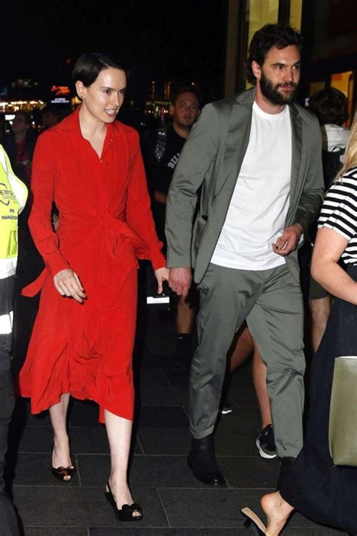 Daisy Ridley and Husband Tom Bateman Hold Hands Following London