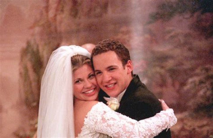 Danielle Fishel shares wedding photos &lsquo;That&rsquo;s Mrs. Karp to you&rsquo; [Video]