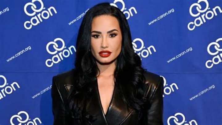 Demi Lovato Hot 99.5's Jingle Ball 2015 in Washington, DC • CelebMafia