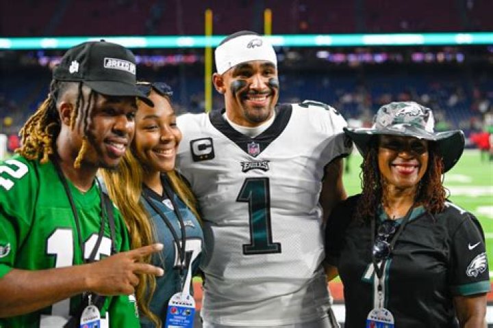 DeVonta Smith Parents Kelvin and Christina's Life + Her House