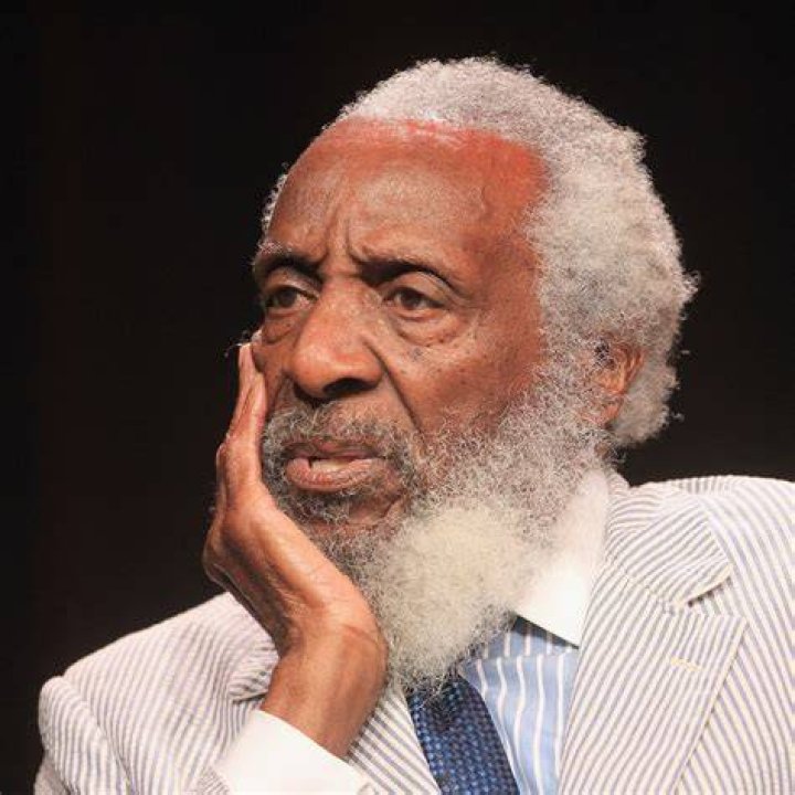 Dick Gregory, legendary comic and civil rights activist, dies at 84