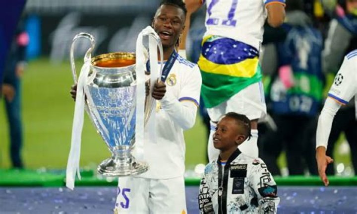 Does Eduardo Camavinga have a son? HALFWAY LINE