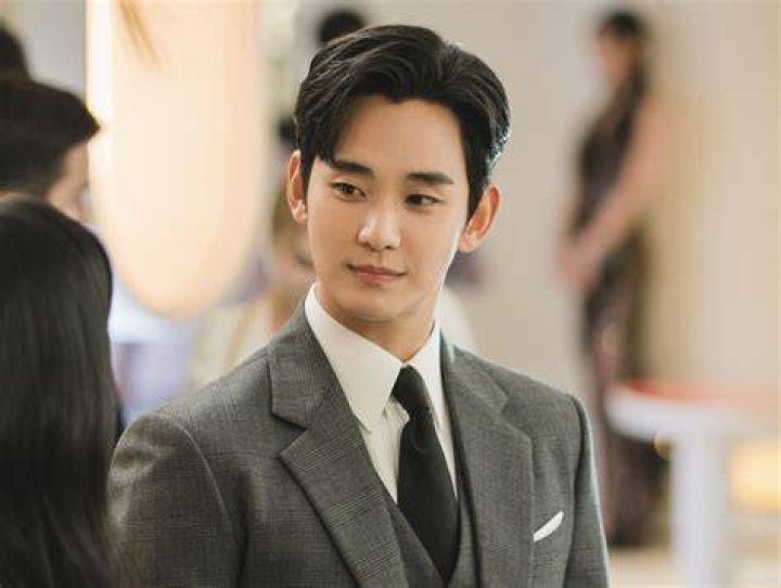 Does Kim SooHyun Have a Wife or Girlfriend?