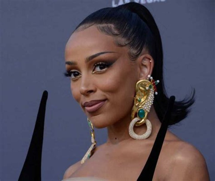 Doja Cat bio age, height, parents, ethnicity, boyfriend, net worth Legit.ng